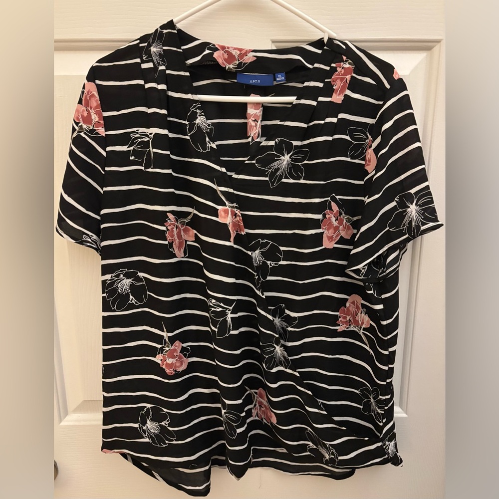 🎆5 for $25 Apt. 9 women’s lightweight blouse